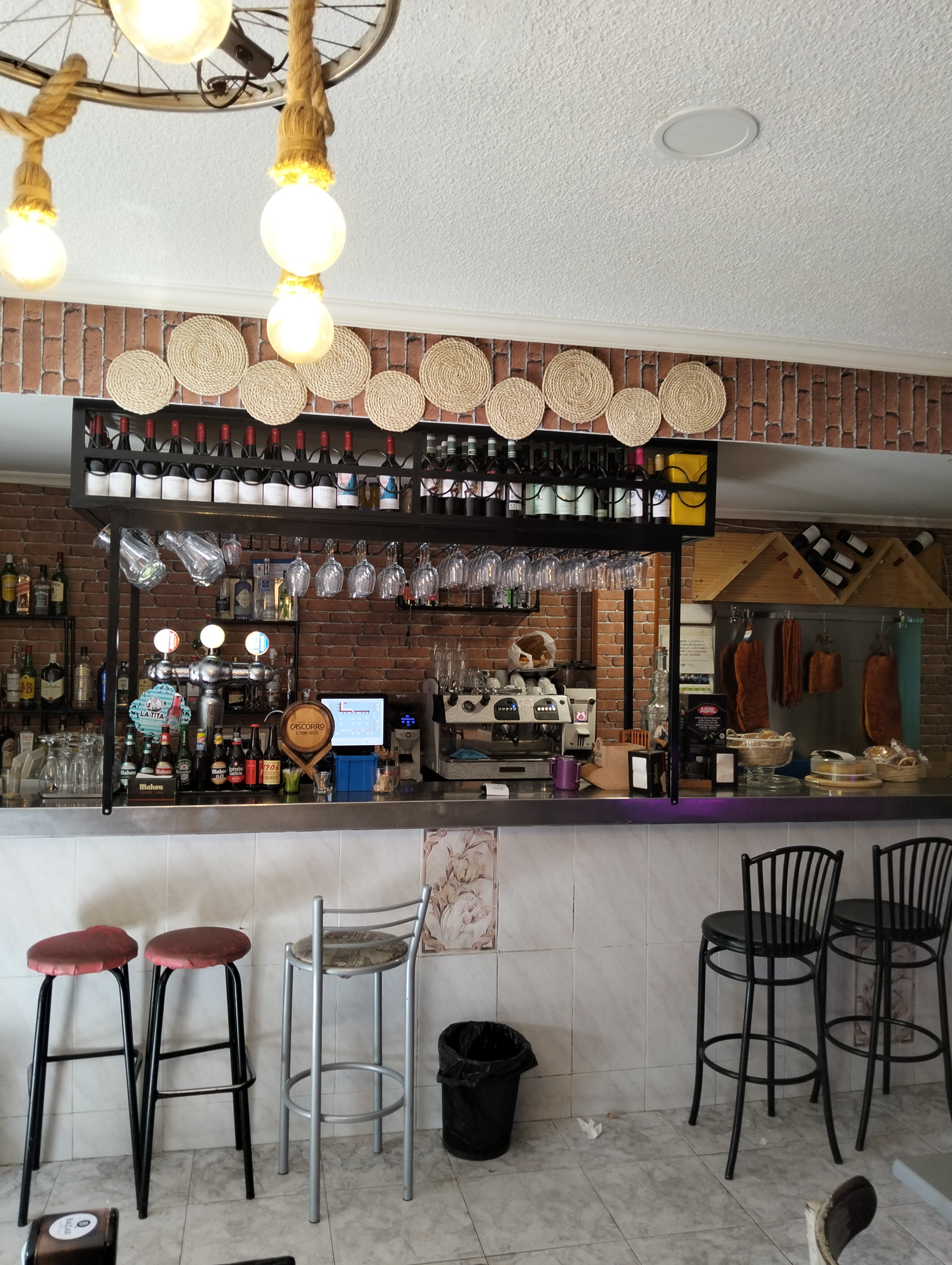 Donde El Cata — Bar en Coslada